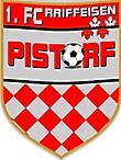 Logo in Wappenform in den Farben rot grau; Schriftzug 1.FC Raiffeisen in der Mitte Pistorf groß; statt dem O ist ein Fußball abgebildet